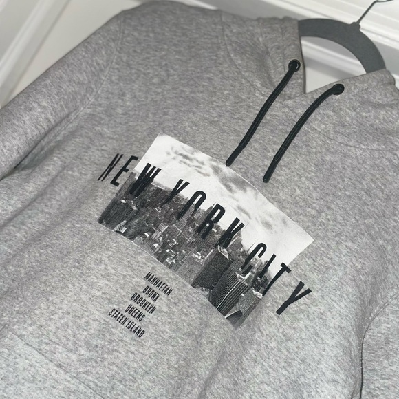 Gray New York Hoodie - Picture 2 of 4